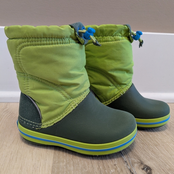 🐊 CROCS Boy's Two-Tone Green Snow Or Winter Boots; Size: C 7 (7 Toddler) - Picture 1 of 8